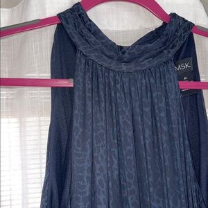 Elegant Blue silk leopard print jumper.